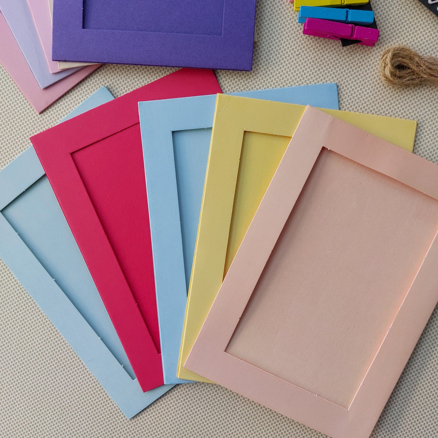 Hanging Photo Frame Kit with String and Clips