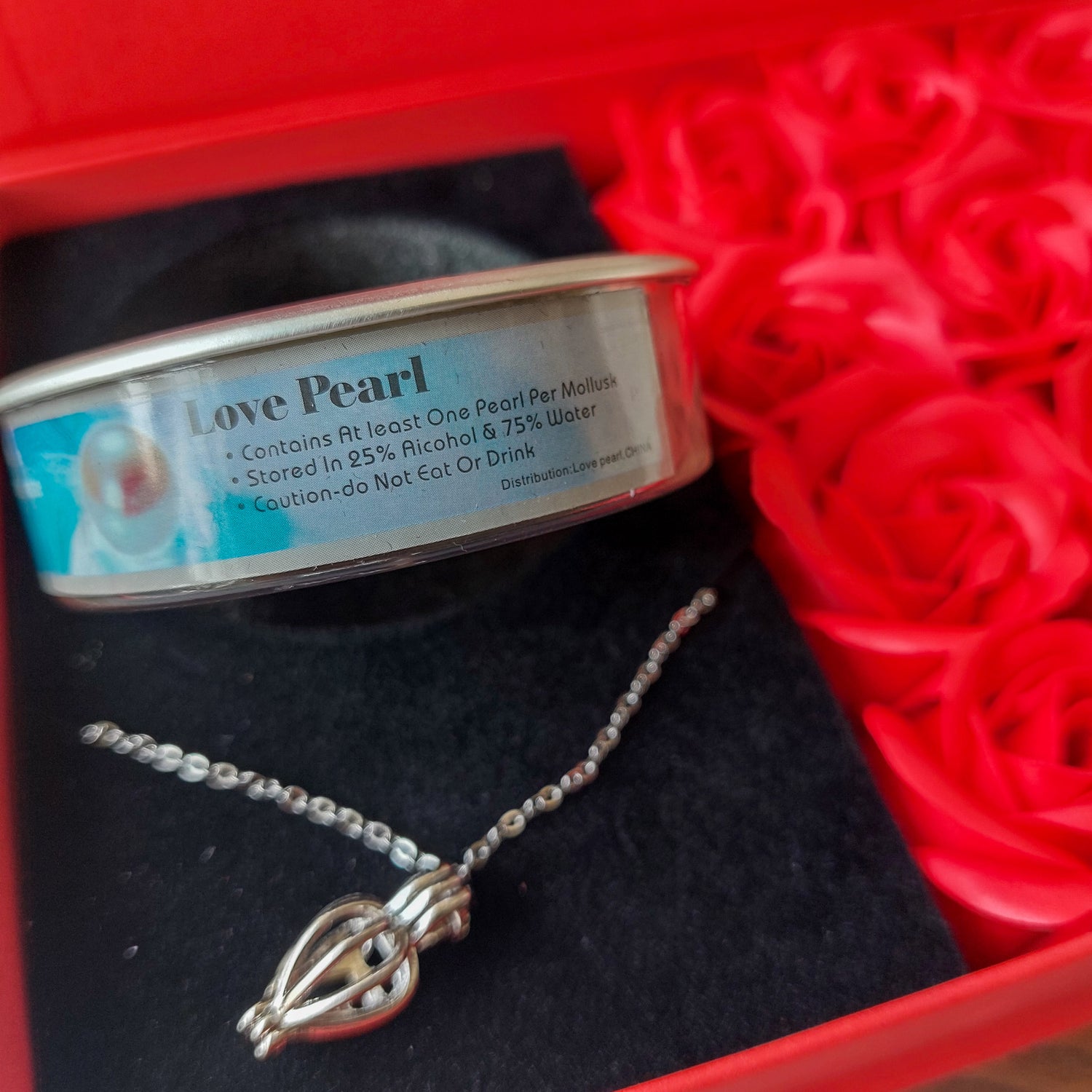 Roses Flower Case With Pearl and Locket