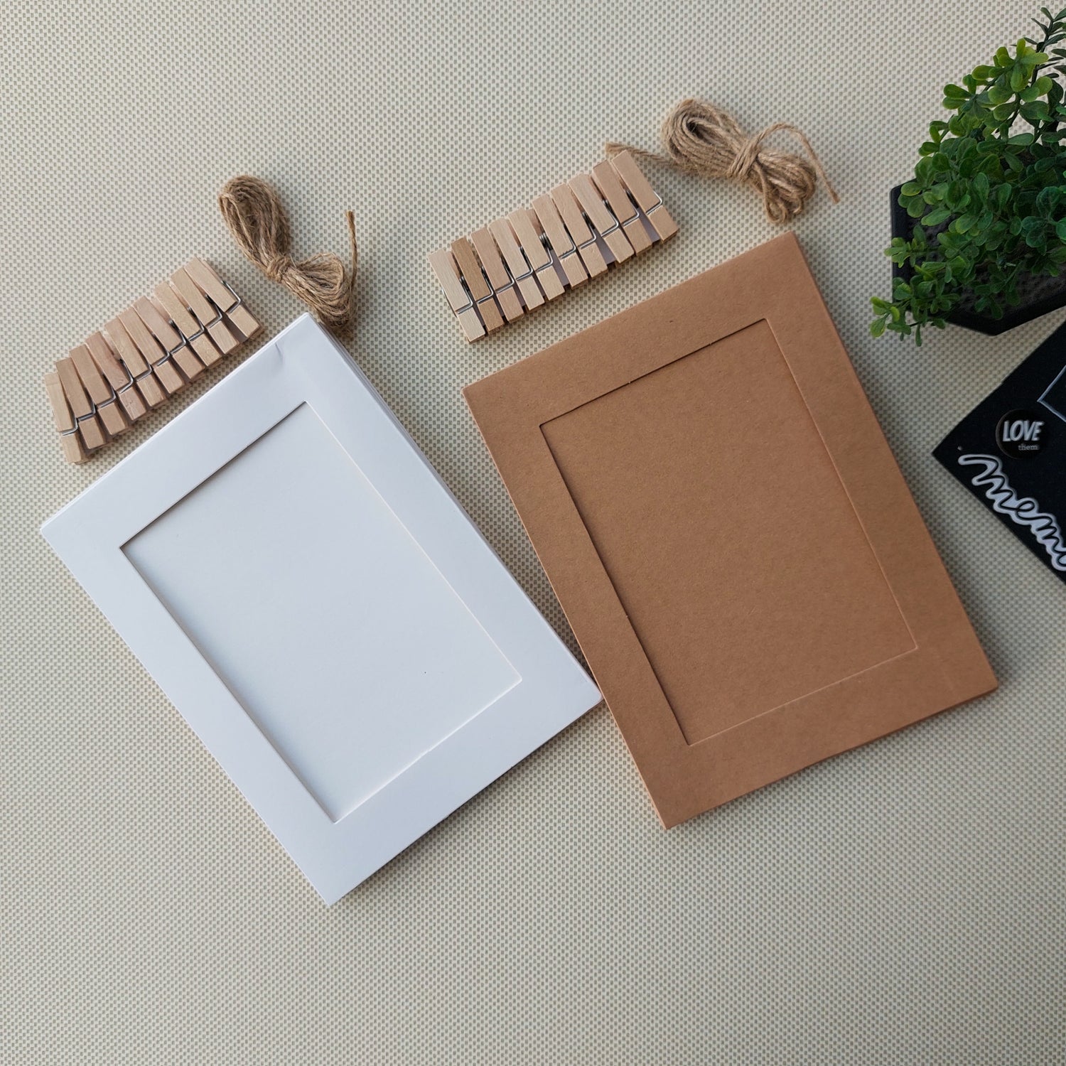 Hanging Photo Frame Kit with String and Clips